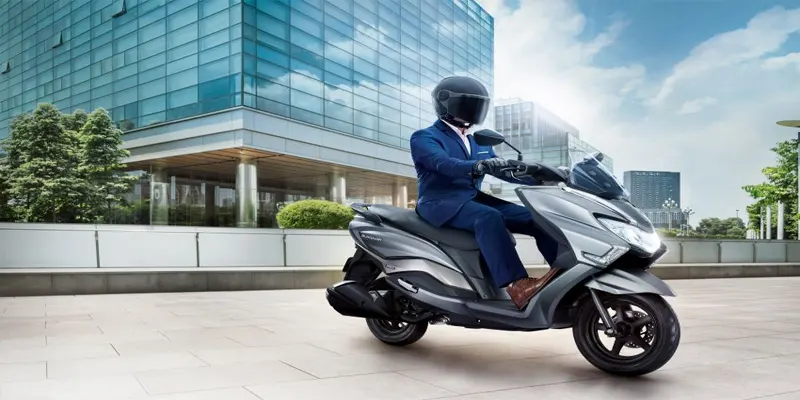 Suzuki Burgman 125: 7 điểm nổi bật bạn cần biết!